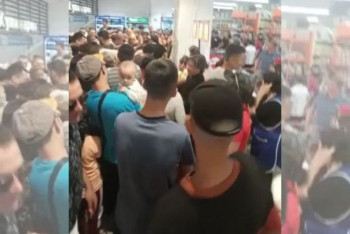 Фотография к новости: На видео давки из-за сахара отреагировали в акимате Семея