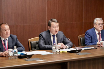 Фотография к новости: Алихан Смаилов провёл в Екатеринбурге встречи с крупным российским бизнесом