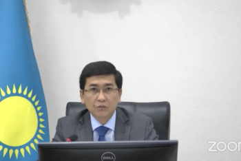 Фотография к новости: "Своим — все, остальным — ничего". Аймагамбетов перечислил проблемы казахстанских педагогов