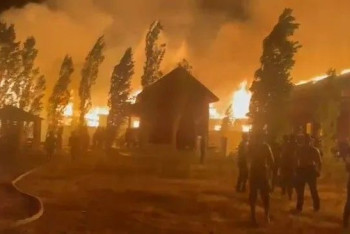 Фотография к новости: Люди кричали, бегали, мы до сих пор в шоке — отдыхающие о пожаре на Алаколе