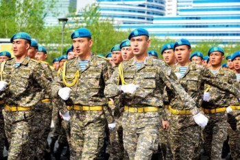 Фотография к новости: Казахстанские десантники отмечают профессиональный праздник