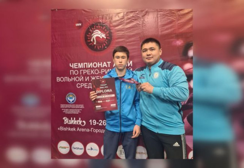 Фотография к новости: Акмолинский борец завоевал бронзу  Чемпионата Азии