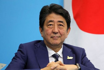 Фотография к новости: Неизвестный ранил экс-премьера Японии Синдзо Абэ во время выступления