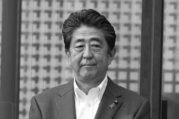 Фотография к новости: Экс-премьер Японии Синдзо Абэ скончался после покушения