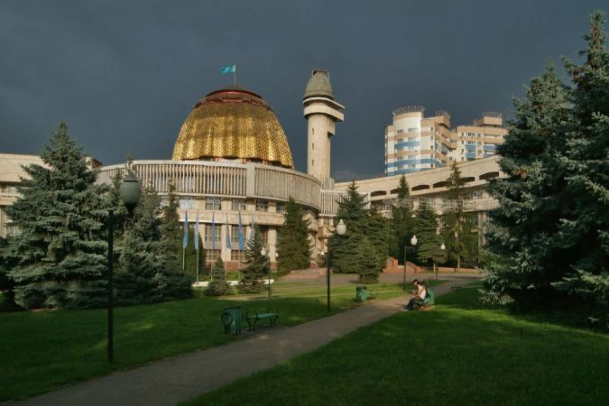 Скандальное "бордюрное" видео прокомментировали власти Алматы