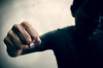 Фотография к новости: Прохожего ограбили и выбили ему зубы в Нур-Султане