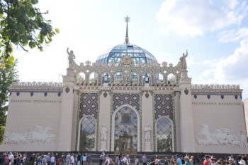 Фотография к новости: Казахстанский павильон награждён Золотым знаком ВДНХ