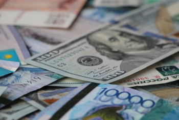 Фотография к новости: Курс доллара и евро почти сравнялись впервые за 20 лет