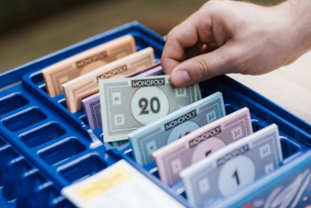 Фотография к новости: Есть ли шанс убрать монополию? Что изменится на рынках топлива, жилья и перевозок в Казахстане