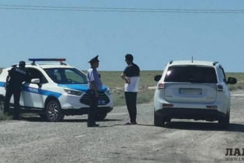 Прокуратура заинтересовалась действиями полицейских Мангистау, запрещавших въезд на популярное место отдыха