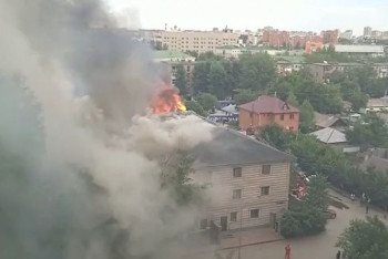 Крупный пожар тушат в правобережье Нур-Султана