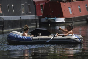 Фотография к новости: Из-за жары в Великобритании закрыли школы и отменили массовые мероприятия