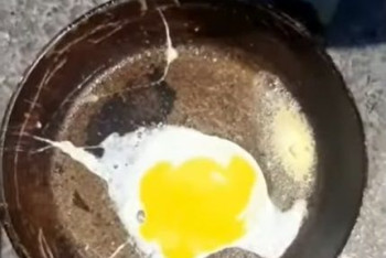 Фотография к новости: Яичницу готовят на раскалённом асфальте в Туркестане