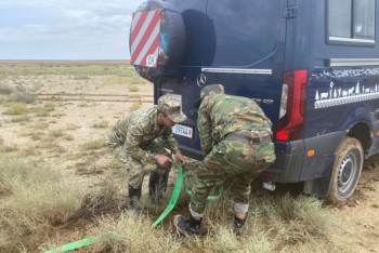 Фотография к новости: Более 10 машин с туристами увязли в грязи в Мангистау