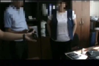 Фотография к новости: Интернет-мошенников, обманувших казахстанцев на 24 млн тенге, задержали в трёх регионах РК