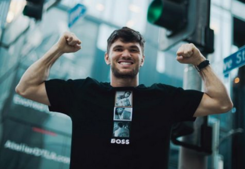 Фотография к новости: Али Ахмедов выступит в андеркарде боя Головкина