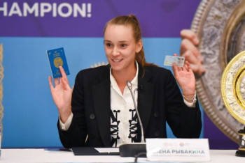 Фотография к новости: Елена Рыбакина прокомментировала попытки россиян "присвоить" победу теннисистки на ﻿Уимблдоне