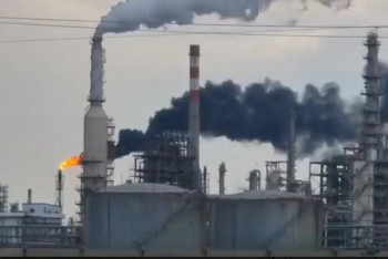 Фотография к новости: Авария на Атырауском НПЗ: специалисты ликвидируют нарушения на электросетях