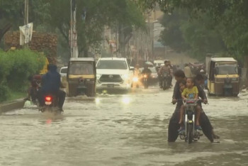Фотография к новости: В Пакистане из-за мощных наводнений погибли свыше 330 человек