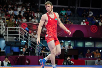 Фотография к новости: Казахстанец взял второе для страны "золото" на чемпионате мира по борьбе