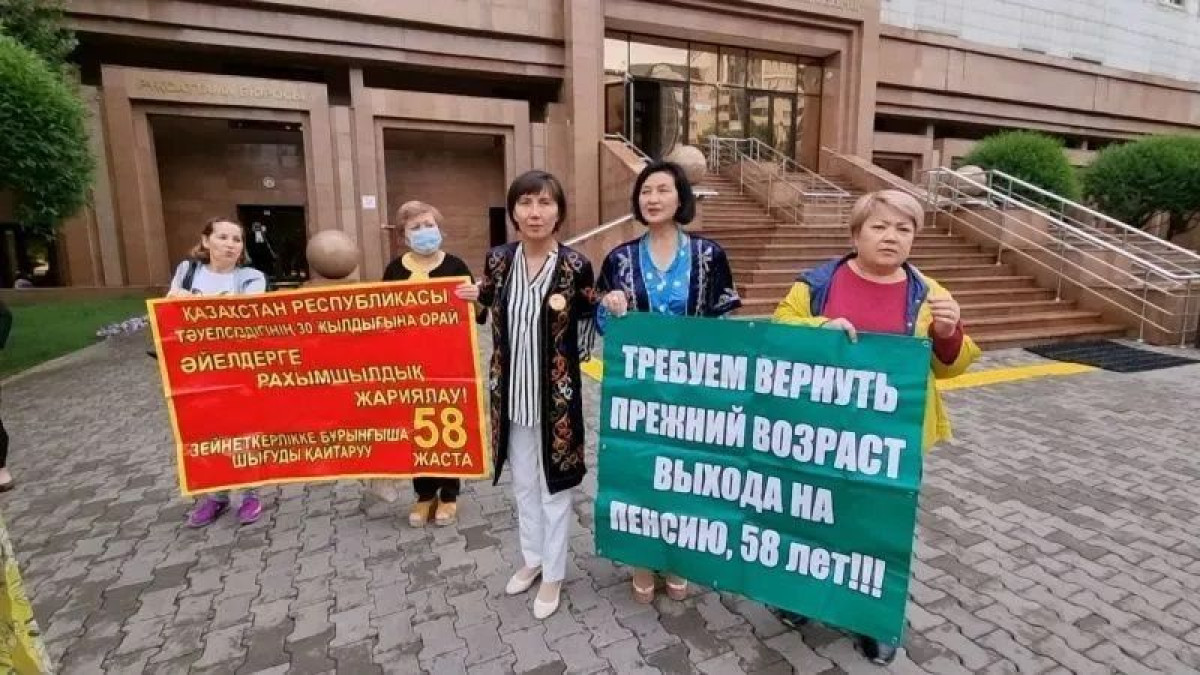 Снижение пенсионного возраста для женщин: пострадает ли экономика?