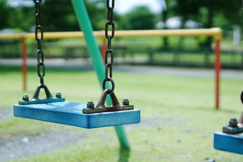 Фотография к новости: Двух пальцев лишился подросток на игровой площадке в Уральске