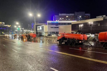 Фотография к новости: Потоп после дождя: более 50 машин откачивают воду с улиц Нур-Султана