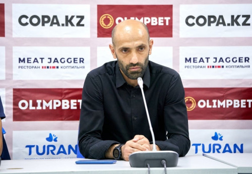 Фотография к новости: Али Алиев о "драке" с агентом из-за гражданства, легионерах и успехе "Кызыл-Жара"