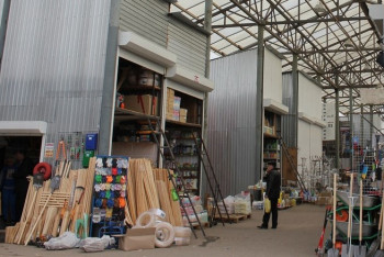 Фотография к новости: Охранника столичного рынка уличили в краже товара