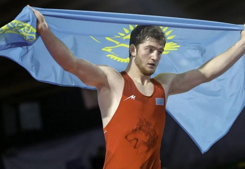 Фотография к новости: Чемпион мира отдал подаренный ему миллион сельскому спортзалу в Мангистау