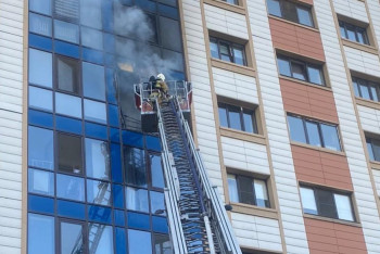 Фотография к новости: Жильцов эвакуировали из горящей многоэтажки в Алматы
