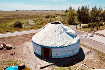 Фотография к новости: Юрту как объект сервиса установили у автодороги республиканского значения