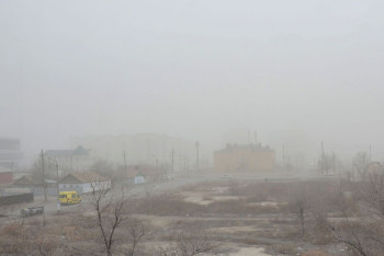 Фотография к новости: Смог накрыл Атырау. АНПЗ отрицает аварию и выбросы газа