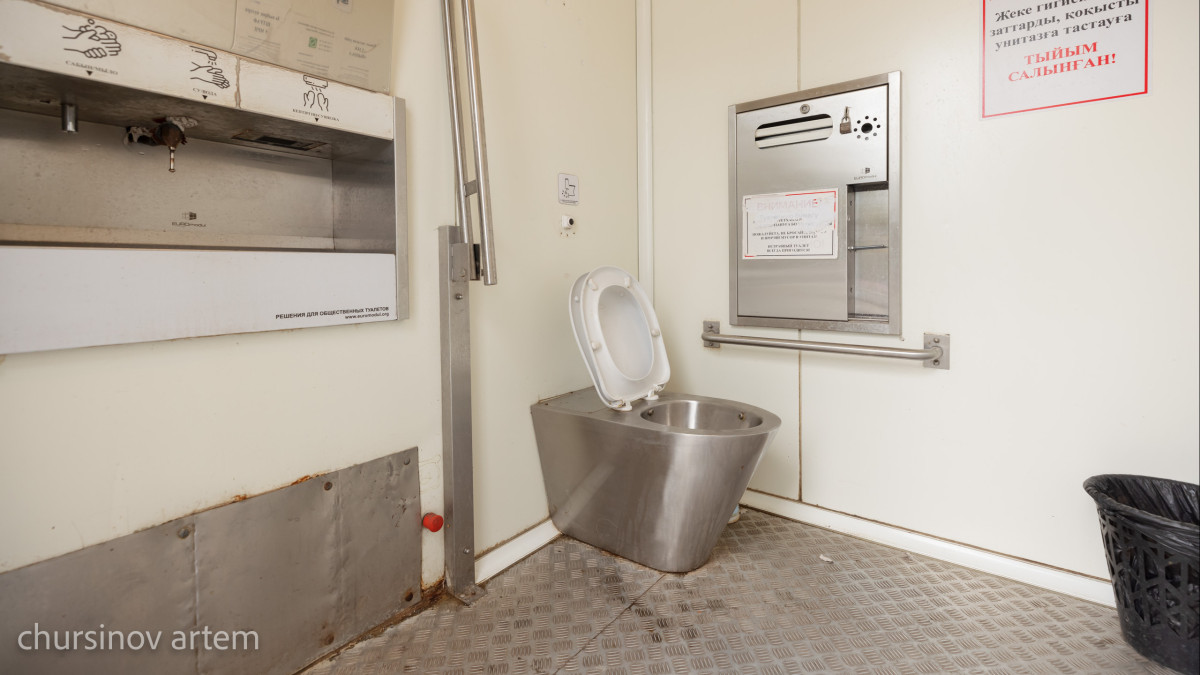 Нужное место: в каком состоянии столичные уборные, построенные за миллионы тенге?