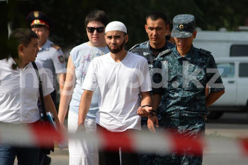 Фотография к новости: Обвиняемый в убийстве уральского бизнесмена попросил не арестовывать его ради двух жён