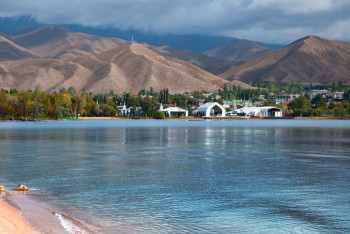 Фотография к новости: Число отдыхающих на Иссык-Куле казахстанцев сократилось более чем в пять раз