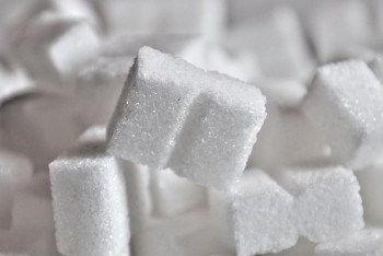 Фотография к новости: В Алматы осудили мошенника, который продавал несуществующий сахар