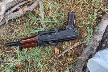 Фотография к новости: Оружейный схрон на кладбище: полицейские Тараза собирают опасный "урожай"