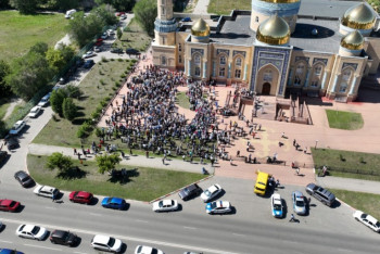 Фотография к новости: В Костанае проводили в последний путь пятилетнюю Мадину