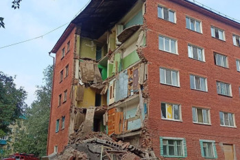 Фотография к новости: В Омске частично обрушилась пятиэтажка