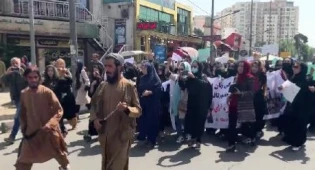 Талибы разогнали женский митинг выстрелами из оружия