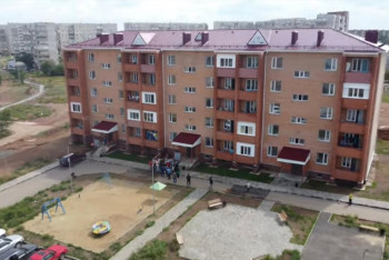 Трещит по швам. Жильцы новостройки в Степногорске боятся, что их дом развалится