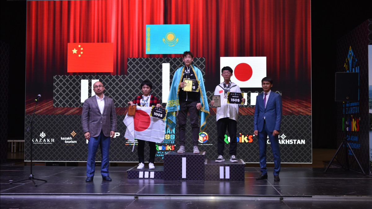 Казахстанцы победили на чемпионате по скоростной сборке кубика Рубика
