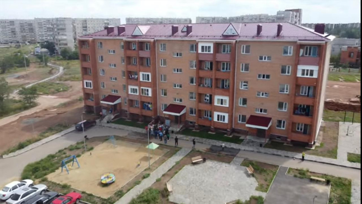 Трещит по швам. Жильцы новостройки в Степногорске боятся, что их дом развалится