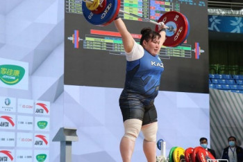 Фотография к новости: Казахстанская штангистка выиграла Исламиаду, установив новый рекорд