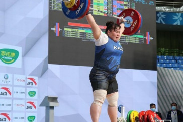 Фотография к новости: Казахстанская штангистка выиграла Исламиаду, установив новый рекорд