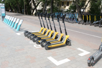 Фотография к новости: Парковки для электросамокатов организовали в Алматы