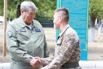 Фотография к новости: Рецепт успеха от Тохтара Аубакирова: на авиабазе в Талдыкоргане прошла встреча космонавта с личным составом