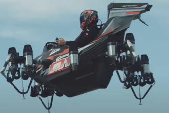 Фотография к новости: Компания французского изобретателя создала реактивное летающее кресло