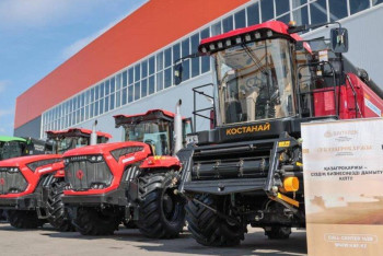 Фотография к новости: Костанайские фермеры получили первую сельхозтехнику по программе льготного лизинга